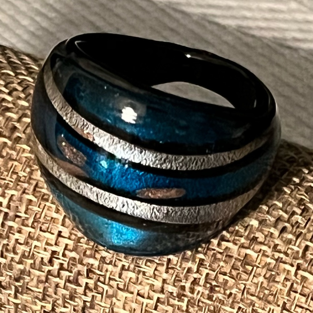 PRE-LOVED HAND BLOWN CUSTOM MADE GLASS DOME SHAPE UNISEX RING